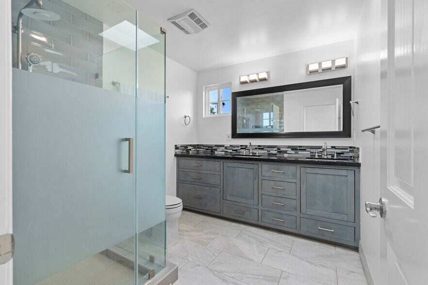 Building Photo - 17131 Autumn Cir