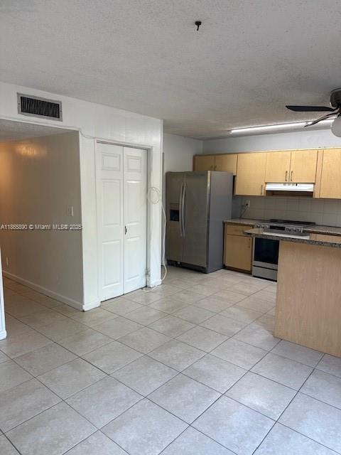 Building Photo - 3920 Woodside Dr