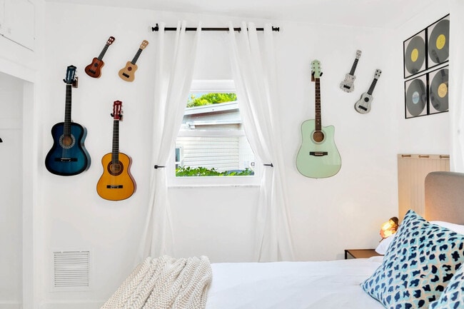 Building Photo - 10755 Clara Ln