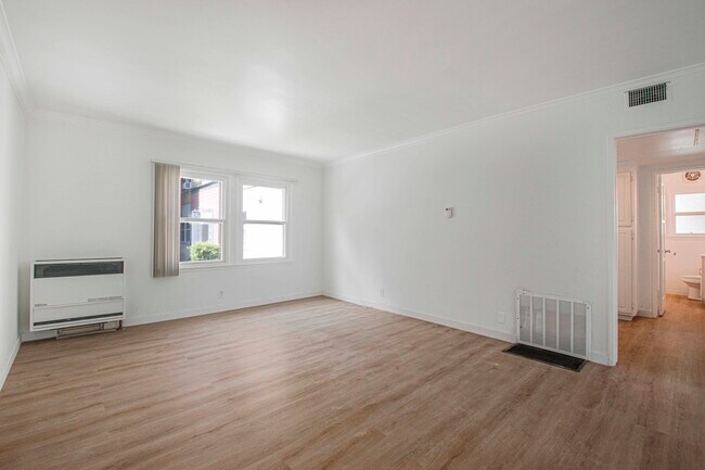 Building Photo - 5847.5 W 88th St