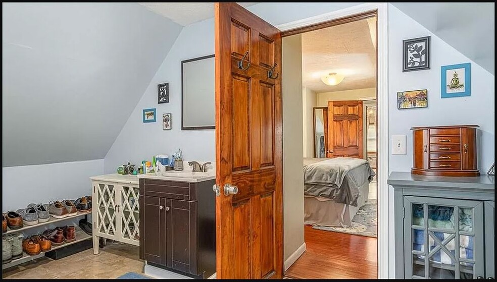 Upstairs bath - 16 Oakland St