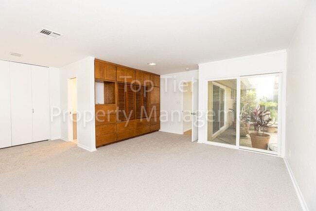 Building Photo - Charming Mid-Century Home | 4BR, 3BA | 2,4...