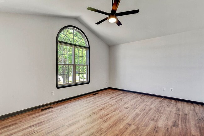 Building Photo - 928 S Willhaven Dr