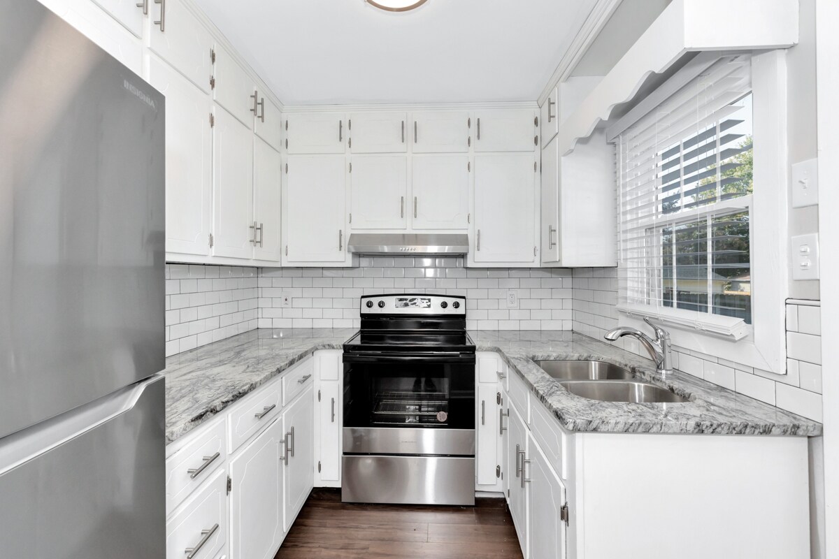 Building Photo - 3116 Hale Dr SW