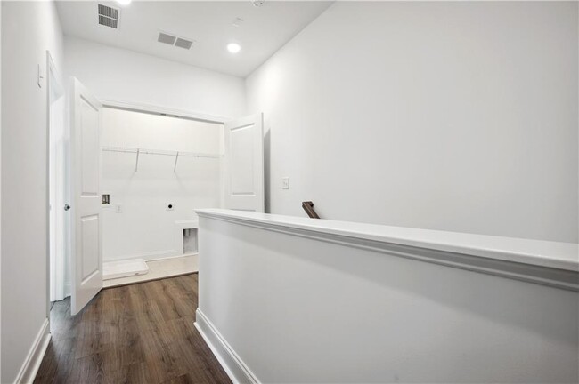 Building Photo - 124 Downing Dr
