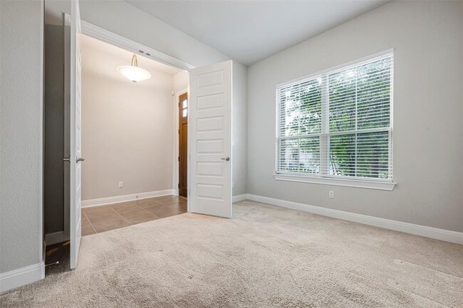 Building Photo - 4620 Katherine Dr