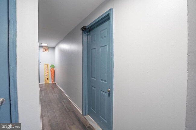 Building Photo - 122-122 Perry St