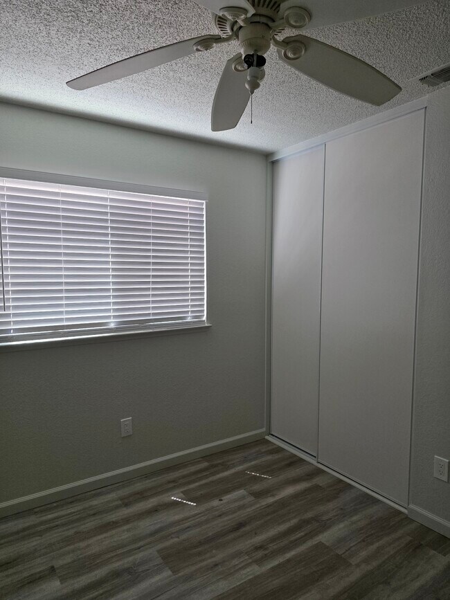 Building Photo - 4900 Earlcort Cir