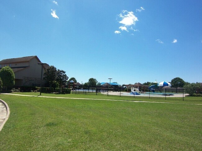 Building Photo - 25910 N Lakefair Dr