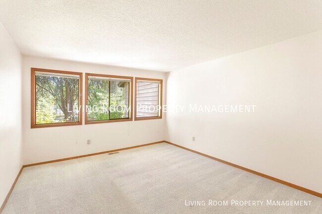 Building Photo - 7566 SW Cresmoor Dr