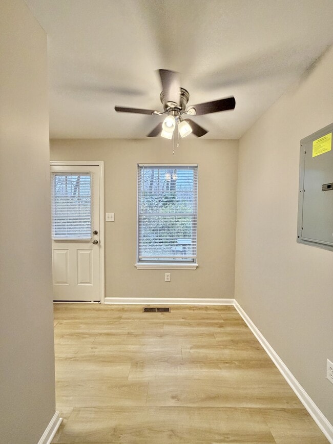 Building Photo - 305 Lake St