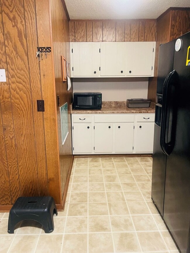 Building Photo - SINGLE FAMILY HOME