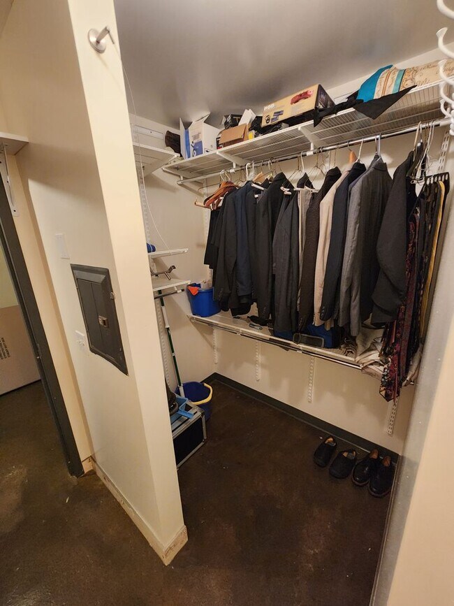 Building Photo - Downtown Saint Paul DREAM Loft-  Close to work, coffee, bars, restaurants, and light rail