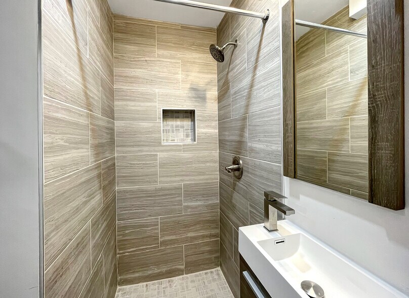 Building Photo - 1527 16th Street NW
