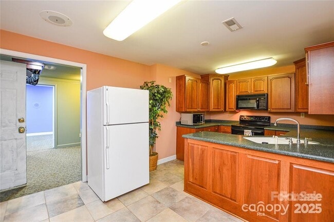Building Photo - 5839 Painted Fern Ct