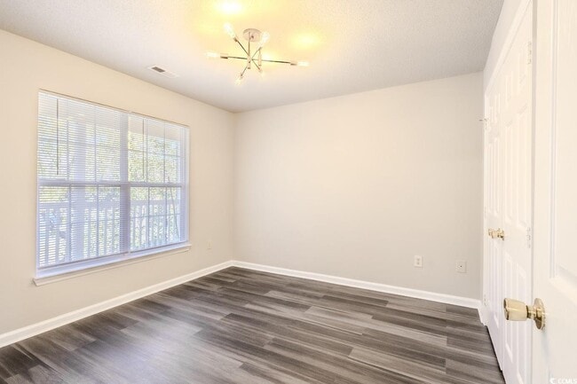 Building Photo - 4246 Villas Dr