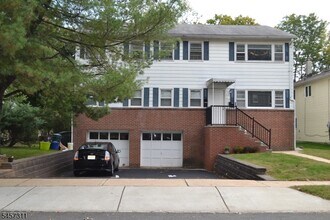 Building Photo - 511 Downer St