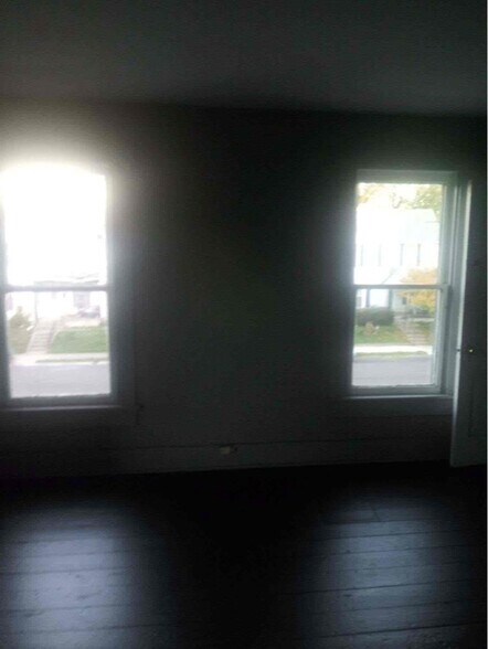 Building Photo - 415 N Race St