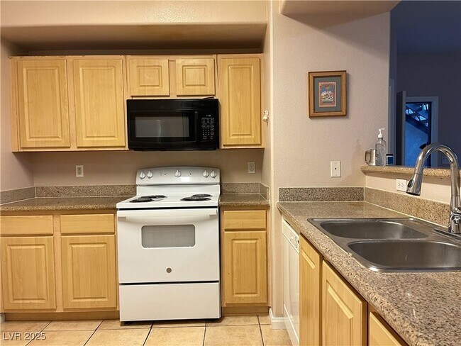 Building Photo - 8000 W Badura Ave