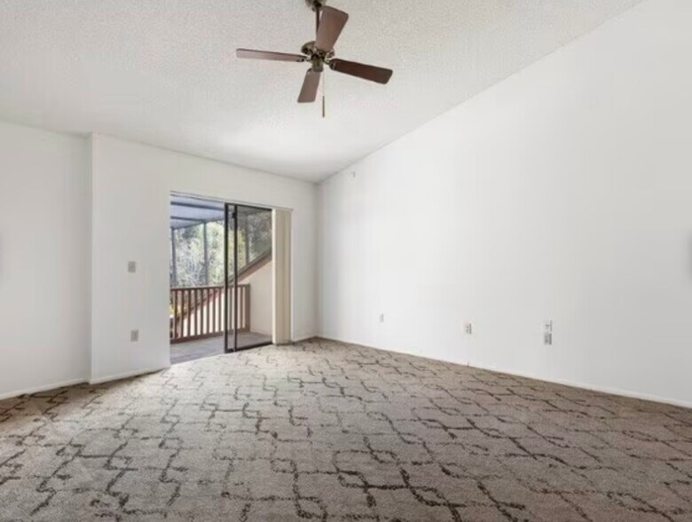 Building Photo - 6004 Courtside Dr