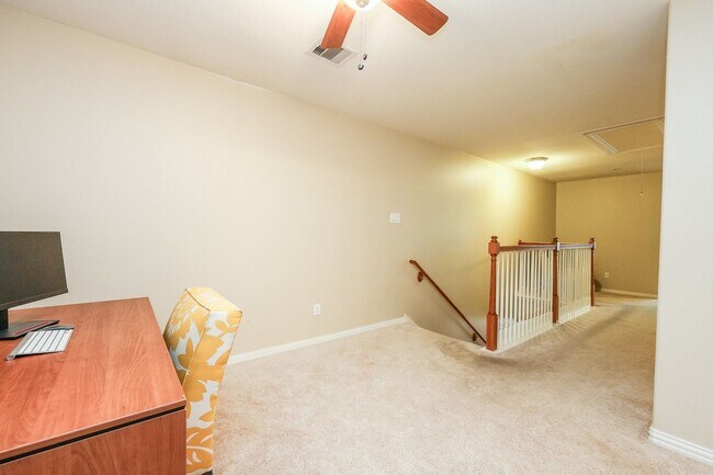 Building Photo - 2865 Westhollow Dr