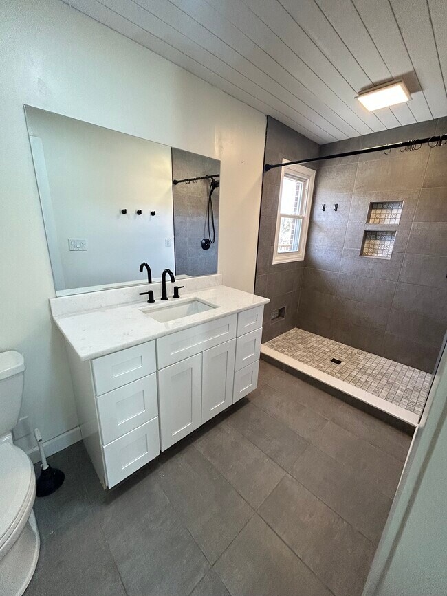 Building Photo - 413 McCarty Hollow Rd