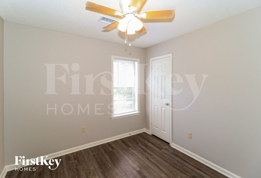 Building Photo - 6041 Colonyhill Dr