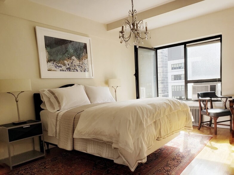 Building Photo - 227 E 57th St