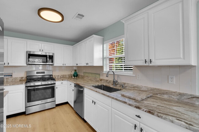 Building Photo - 11 Saratoga Ct