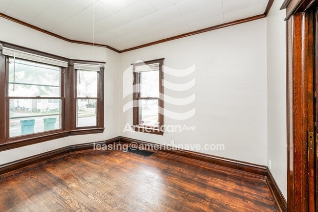 Building Photo - 40 Lux St