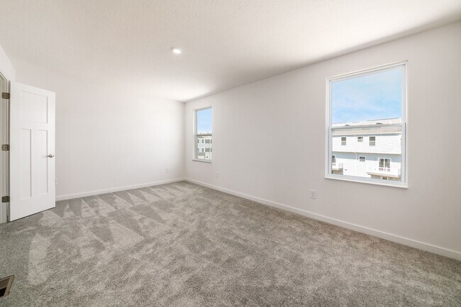 Building Photo - 122 Red Willow Dr