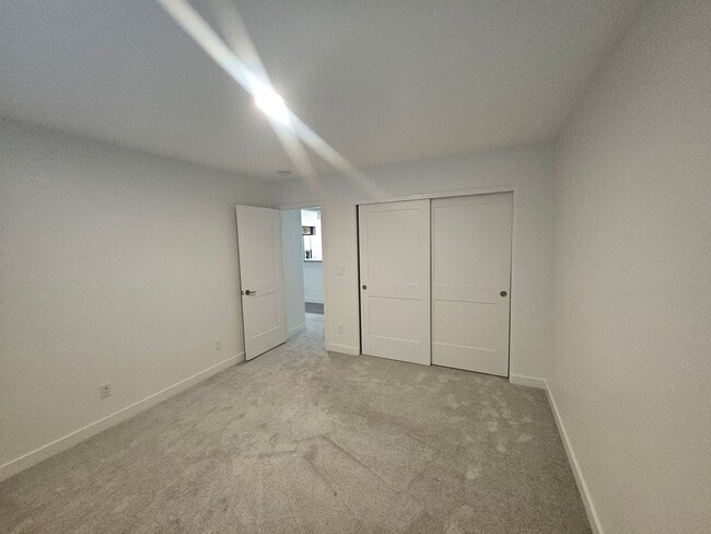 Building Photo - Los Lagos 3 Bed Room Home with Lake Views