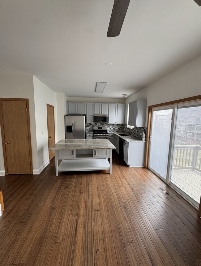 Building Photo - 409 Evergreen Cir