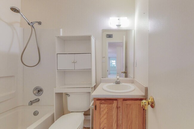 Building Photo - WESTSIDE HOME 3 Bedroom 2 Bath With 2 car garage