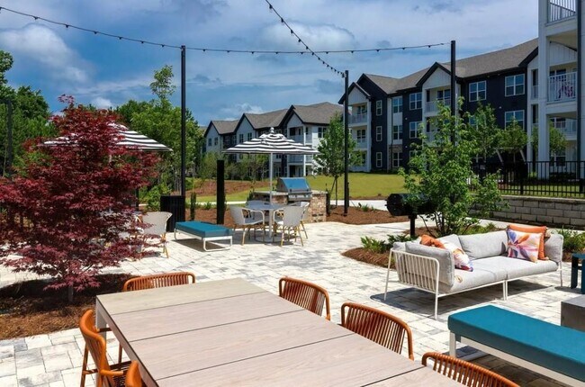 Building Photo - 5617 Oak St