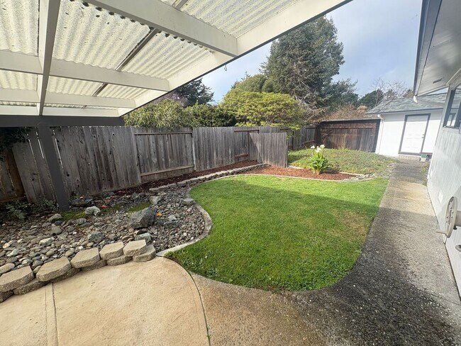 Building Photo - 3 Bed 3 Bath House