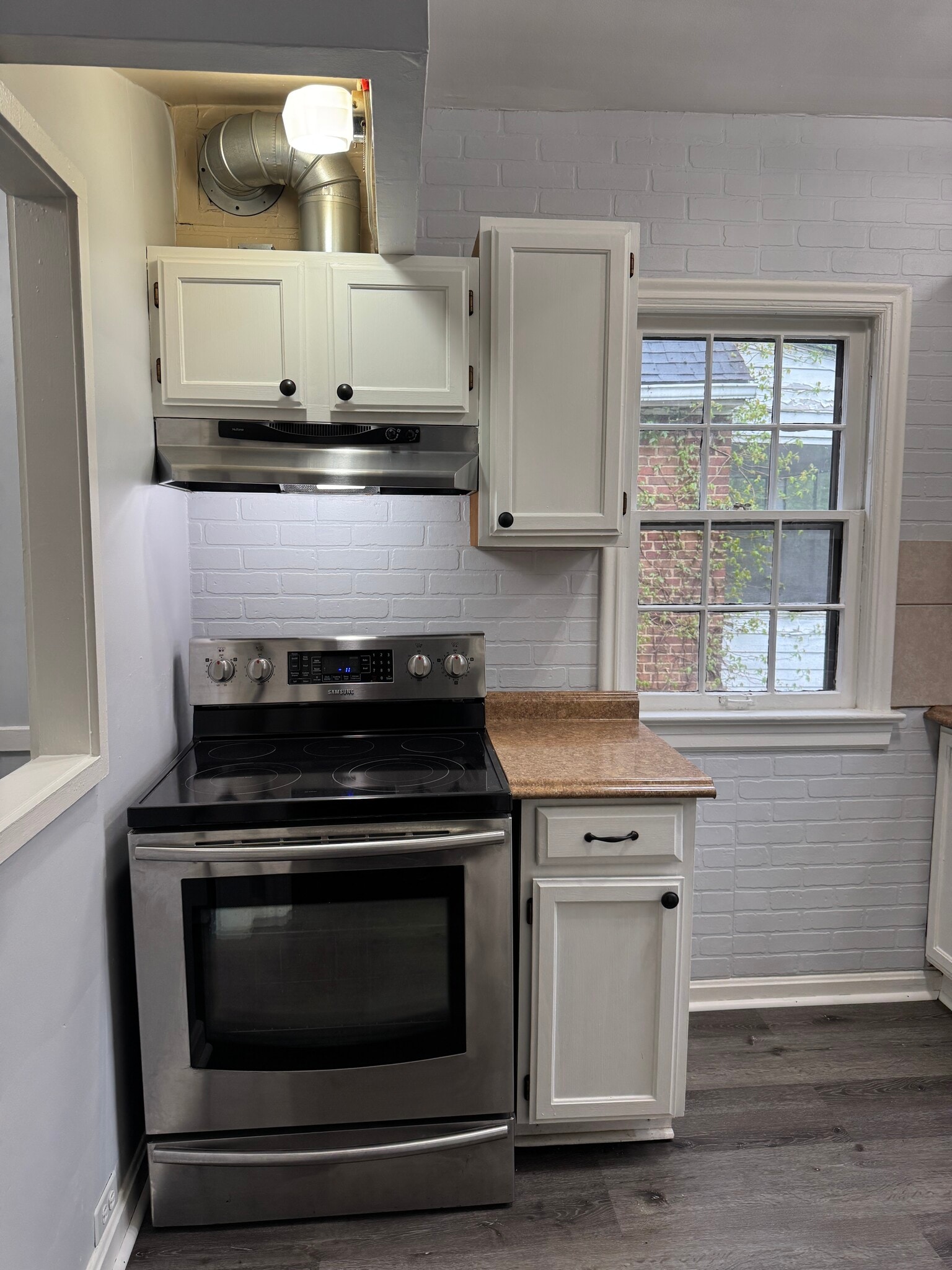 Stove area with additional prep space and easy kitchen access. - 3682 Glencairn Road