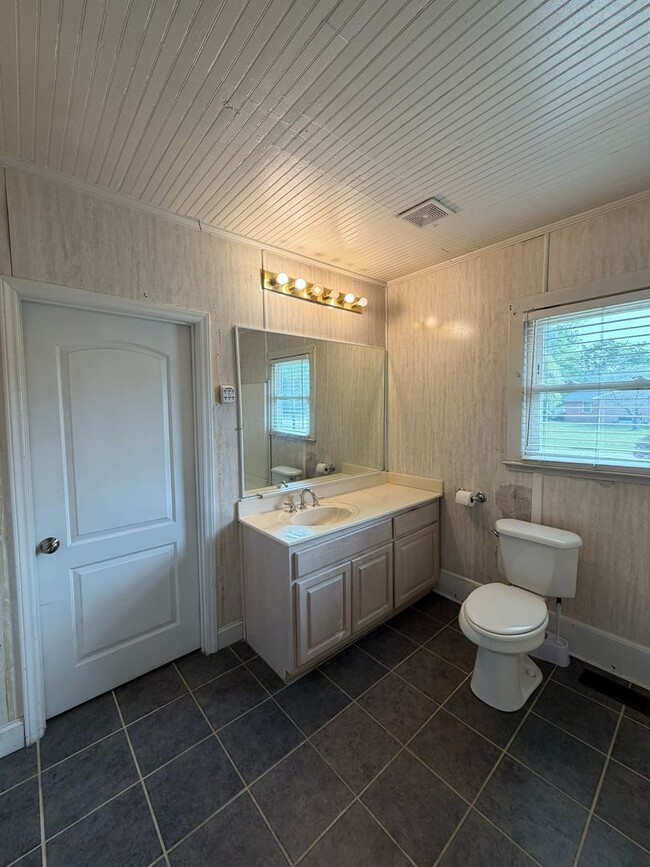 Building Photo - 3008 James Dail Rd