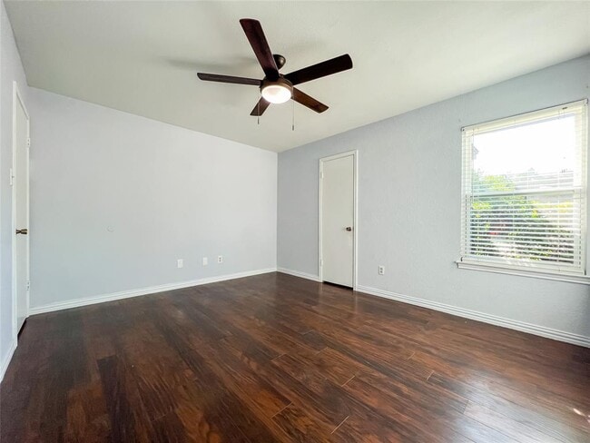 Building Photo - 12004 Thompkins Dr