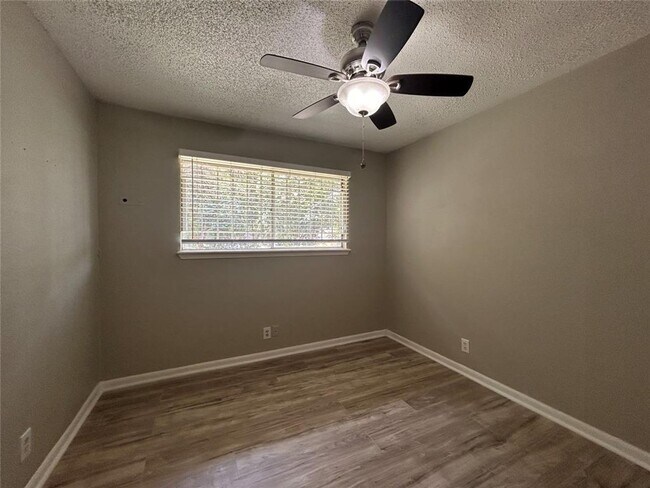 Building Photo - 6505 Arnold Dr