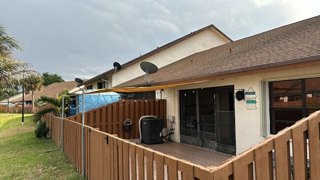 Building Photo - 1120 Parkside Green Dr