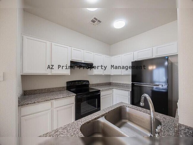 Building Photo - 1961 N Hartford St