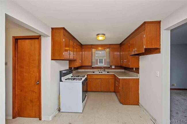 Building Photo - 40 Eagan Dr