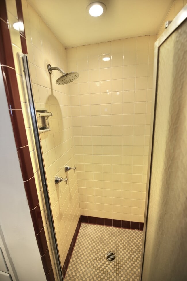 Building Photo - 3191 E Broad St