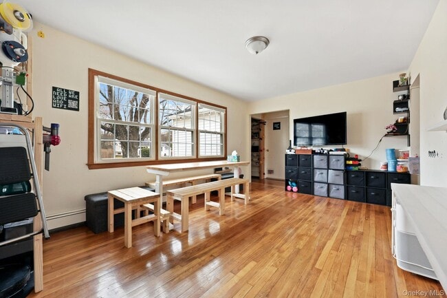 Building Photo - 2881 Meadowcrest Dr