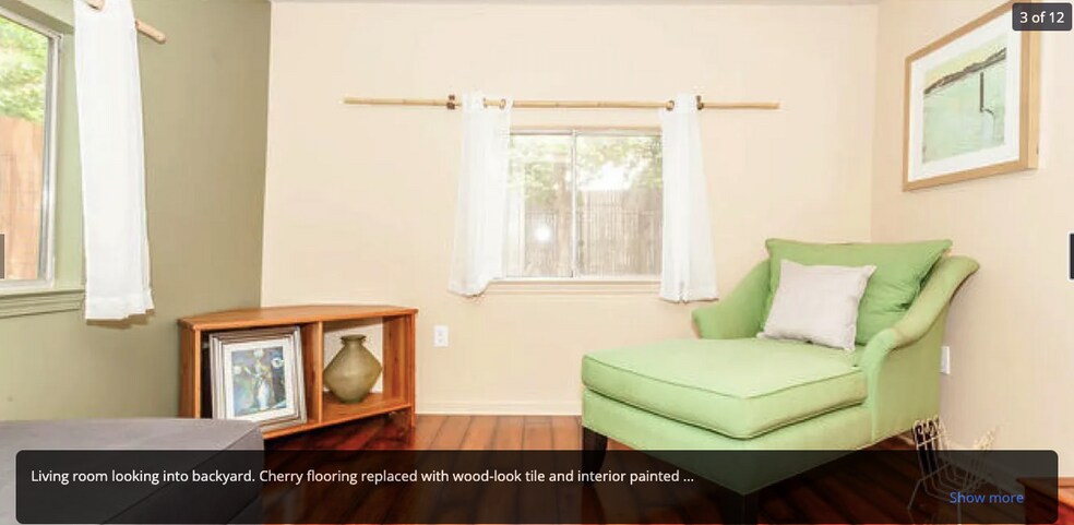 Living room - 815 Gunter St