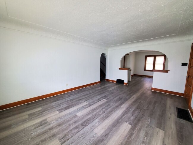 Building Photo - FOR RENT- Large Home with Fenced in Yard n...