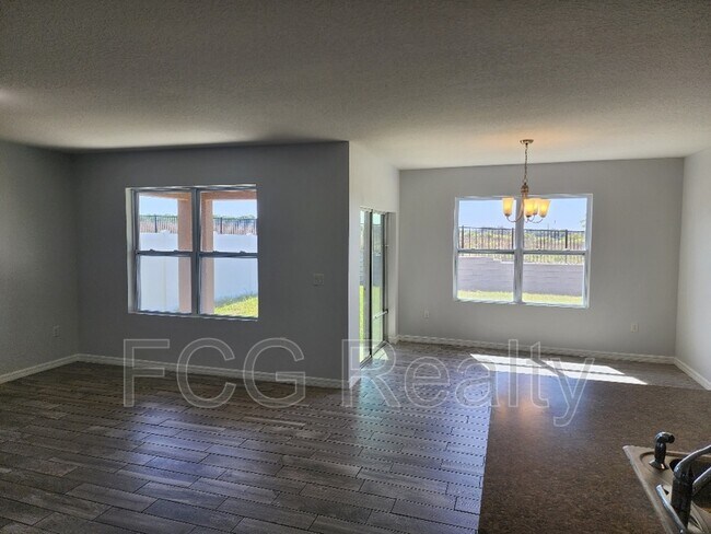 Building Photo - 469 Nova Dr