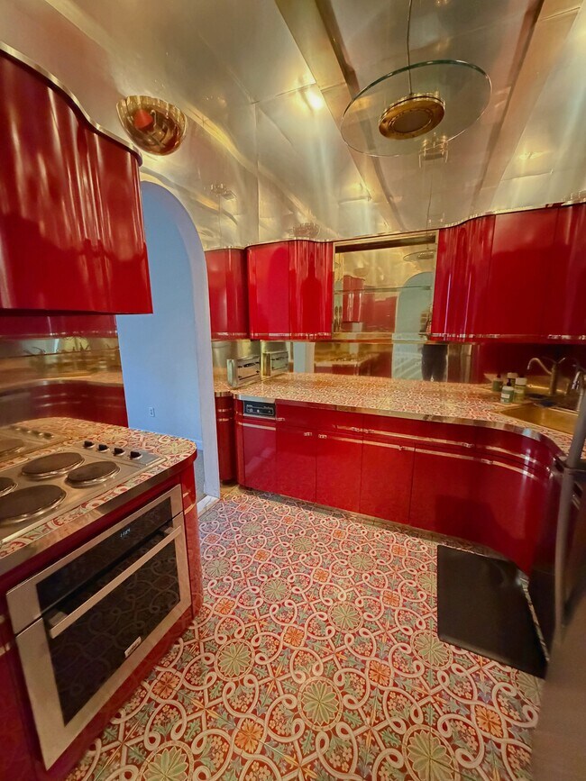 Building Photo - 327 Commonwealth Ave