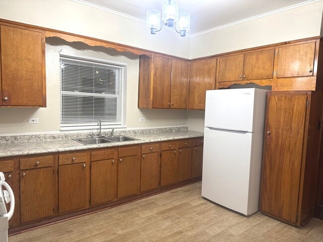 Building Photo - 2158 N Hamlin Ave